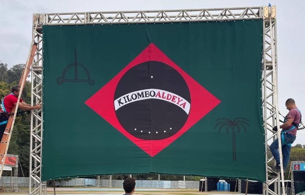 Petrópolis: Guarda retira obra de artista de festival do Sesc após polêmica com bandeira do Brasil