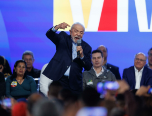 Lula critica voto de pobre em rico: 1Ele só é rico porque já roubou1