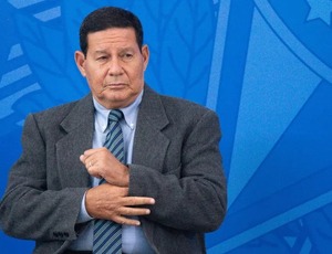 Se eu tivesse sido o candidato a vice, Bolsonaro não estaria nessa situação, diz Mourão