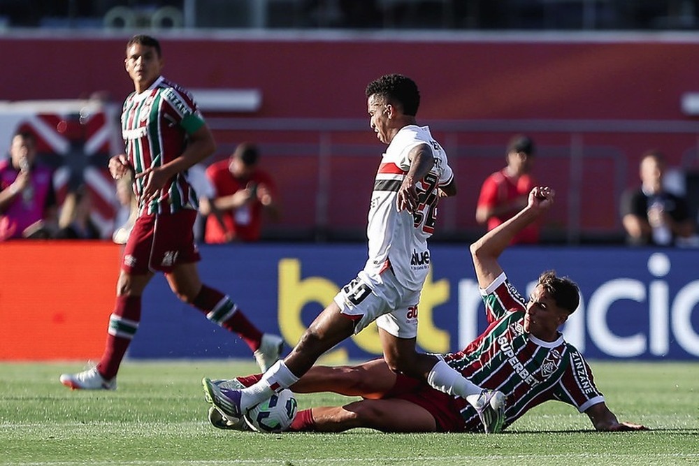 Fluminense perde para o São Paulo e crava quatro derrotas seguidas 