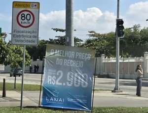 Barra e Recreio sem Lei: Invasão de placas imobiliárias transforma Avenida das Ámericas em cenário de desordem urbana