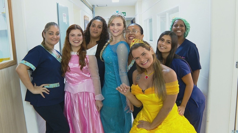 Médicas  do Rio viram princesas para curar corações de crianças hospitalizadas