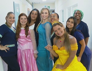 Médicas  do Rio viram princesas para curar corações de crianças hospitalizadas