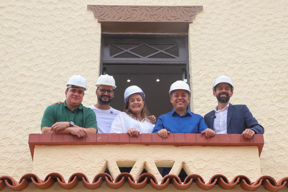 Prefeito de Niterói visita obras do Casarão Cauby Peixoto, que será entregue no aniversário da cidade