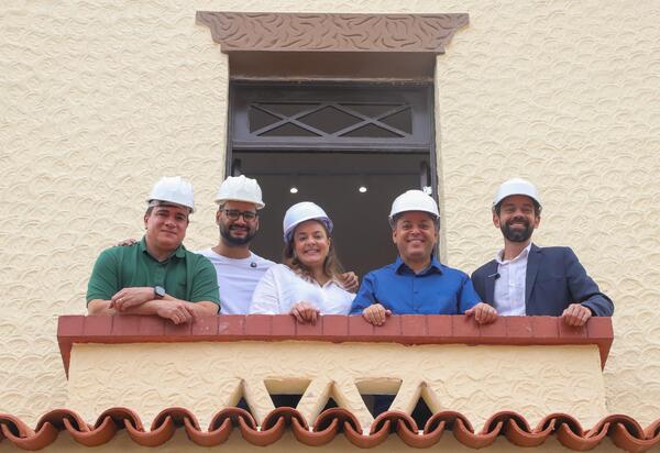 Prefeito de Niterói visita obras do Casarão Cauby Peixoto, que será entregue no aniversário da cidade