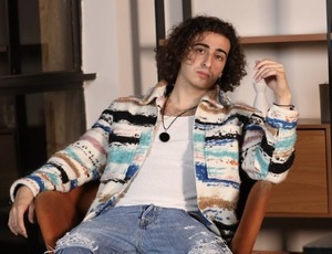 Nick Souza convida Papi AQ misturando funk carioca e mineiro em “Abre Espaço” 