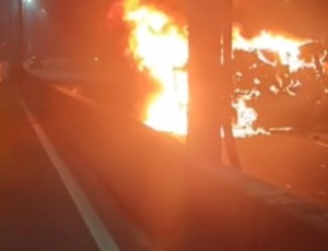 Grave acidente na Autoestrada Lagoa-Barra deixa seis feridos e interdita via por duas horas