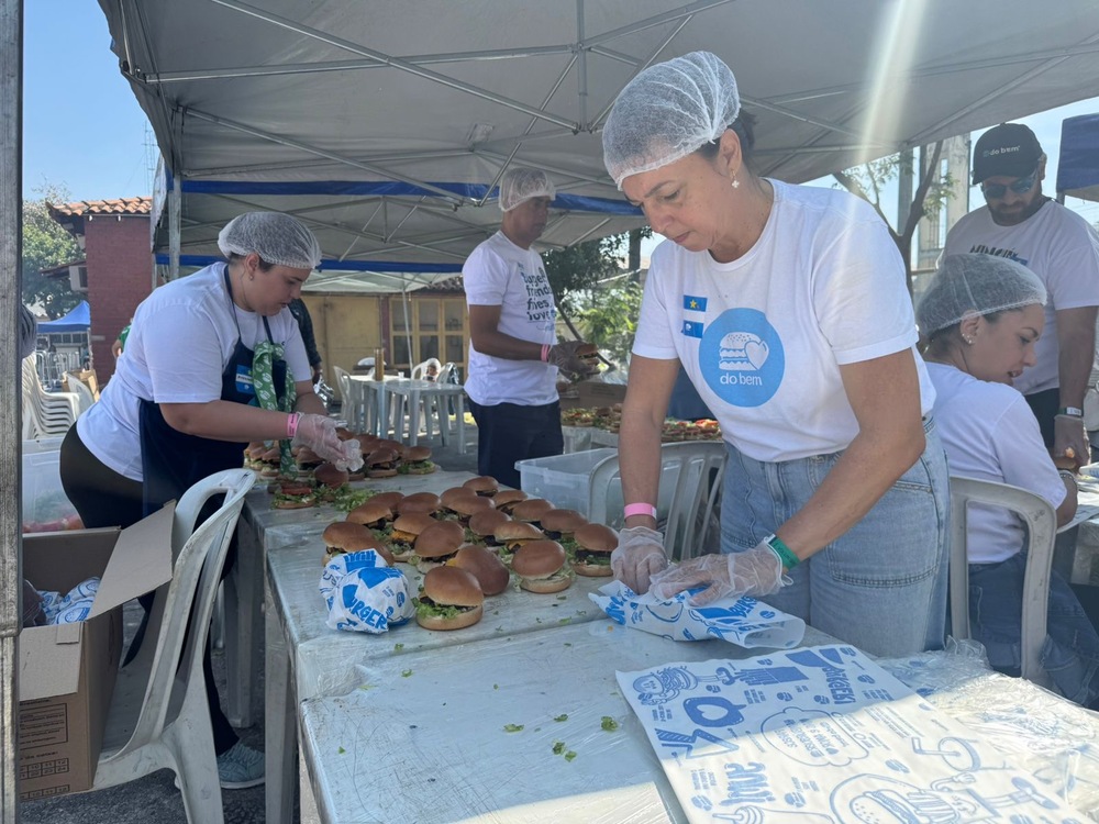 Hamburgada do Bem leva alegria e solidariedade a crianças de 9 a 11 anos