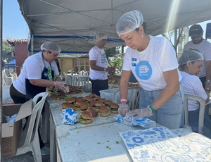 Hamburgada do Bem leva alegria e solidariedade a crianças de 9 a 11 anos