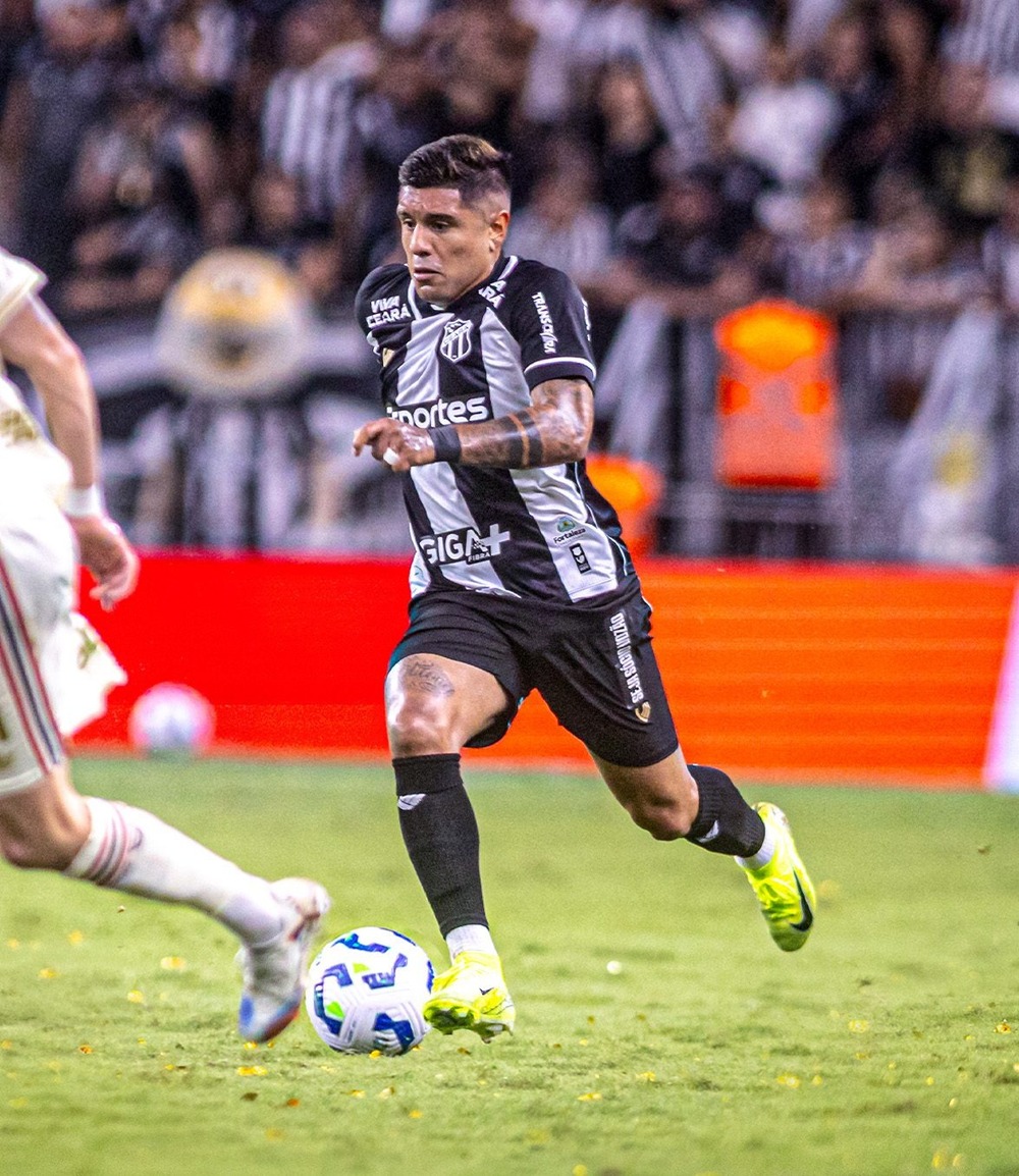 Flamengo deixa escapar a vitória ao ceder ao Ceará o empate em 1 x 1, mas continua na liderança do Brasileirão