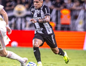 Flamengo deixa escapar a vitória ao ceder ao Ceará o empate em 1 x 1, mas continua na liderança do Brasileirão