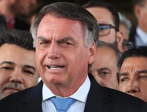 PF faz operação na casa de Bolsonaro e apreende celular