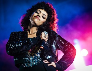 “LumiAR-TE recebe Thati Dias com show “Soturna”