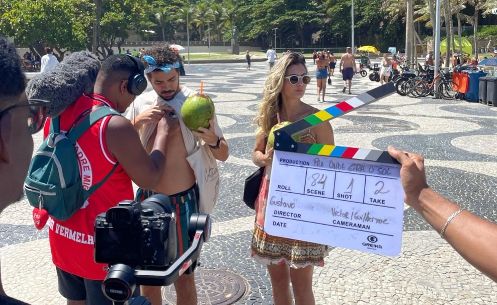 Carolina emociona como protagonista de websérie com romance LGBTQIAPN+ e conquista público no YouTube