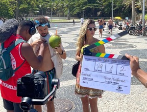 Carolina emociona como protagonista de websérie com romance LGBTQIAPN+ e conquista público no YouTube
