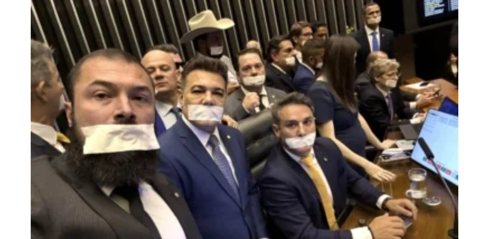Nova bancada se instala na Câmara: a Bancada do esparadrapo