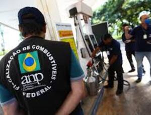 Postos do Rio são flagrados vendendo gasolina fora das especificações
