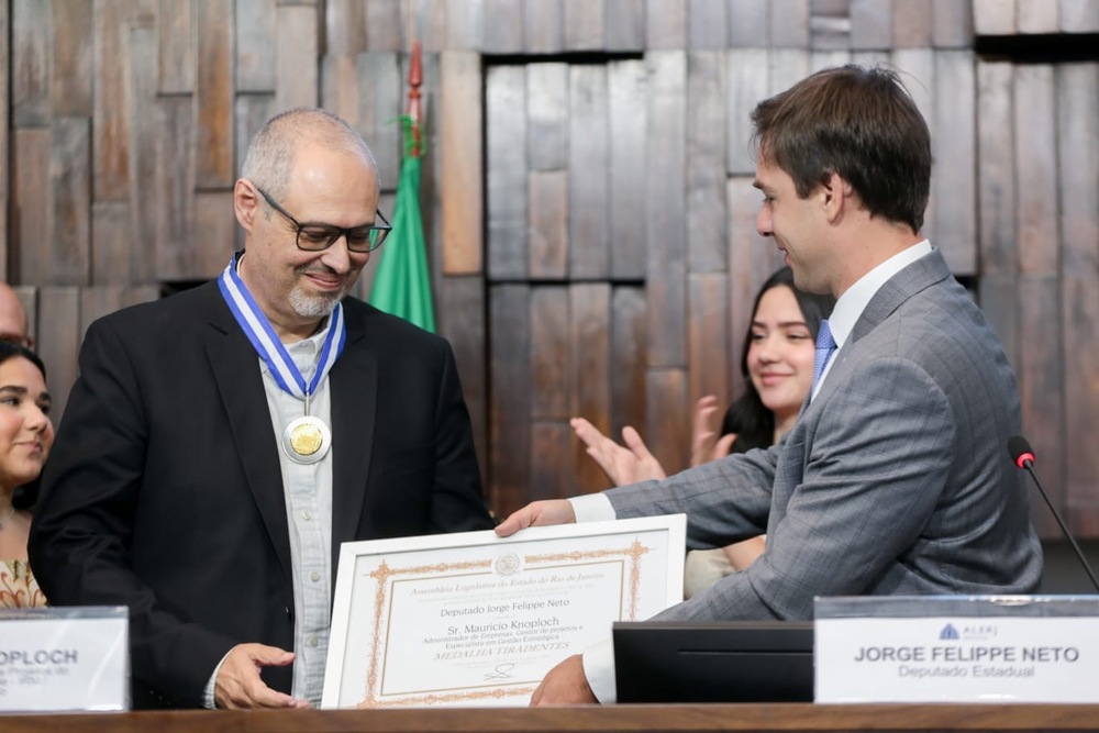 Mauricio Knoploch recebe Medalha Tiradentes na Alerj em reconhecimento à sua contribuição para o desenvolvimento do estado
