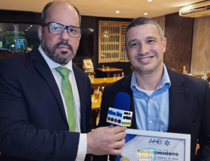 Delegado Rafael Barcia é homenageado pela ANB e destaca avanços na segurança da zona sul carioca