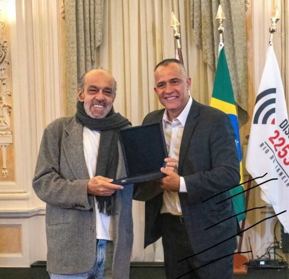 Empresário José Koury recebe homenagem do Disque Denúncia por contribuição do Barra World Shopping à segurança pública