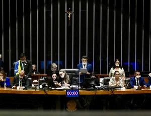 Bancada do Esparadrapo: Parlamentares são 'ridicularizados' nas redes após protestos no Congresso
