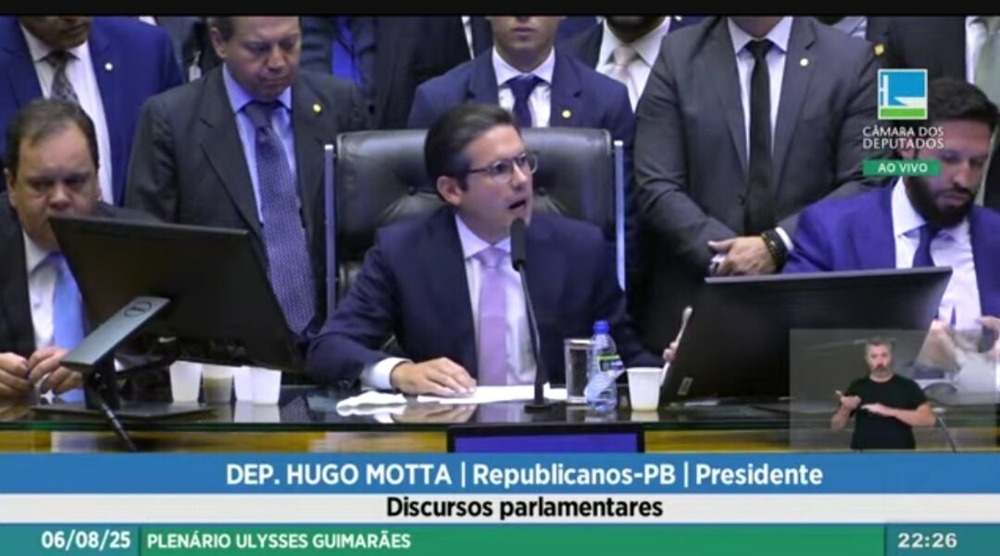 Hugo Motta assume mesa da Câmara e inicia sessão pedindo para polícia Legislativa manter ordem no plenário