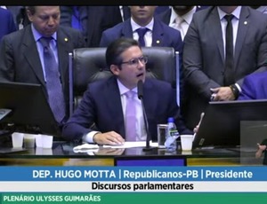 Hugo Motta assume mesa da Câmara e inicia sessão pedindo para polícia Legislativa manter ordem no plenário
