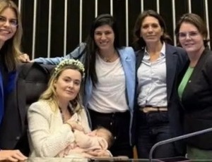 Comissão aciona conselho tutelar após deputada usar filha como escudo humano