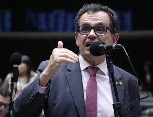 Reimont denuncia exposição de bebê a situação de risco durante ato na Câmara