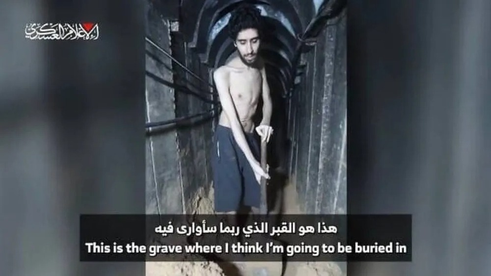 Hamas divulga vídeo em que refém é obrigado a cavar o que teme ser sua própria cova