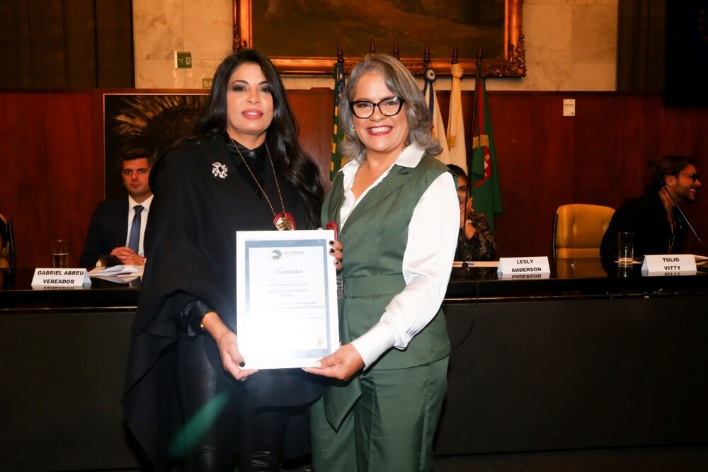 Claudia Knutsson é celebrada por atuação global em solenidade paulista