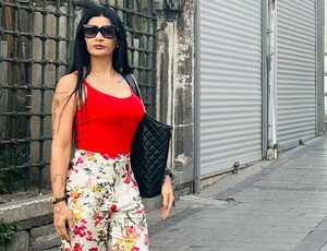 Ex-modelo brasileira expressa vontade de participar do reality A Fazenda