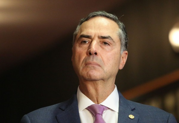 Racha no STF: Barroso planeja sair do STF, diz site
