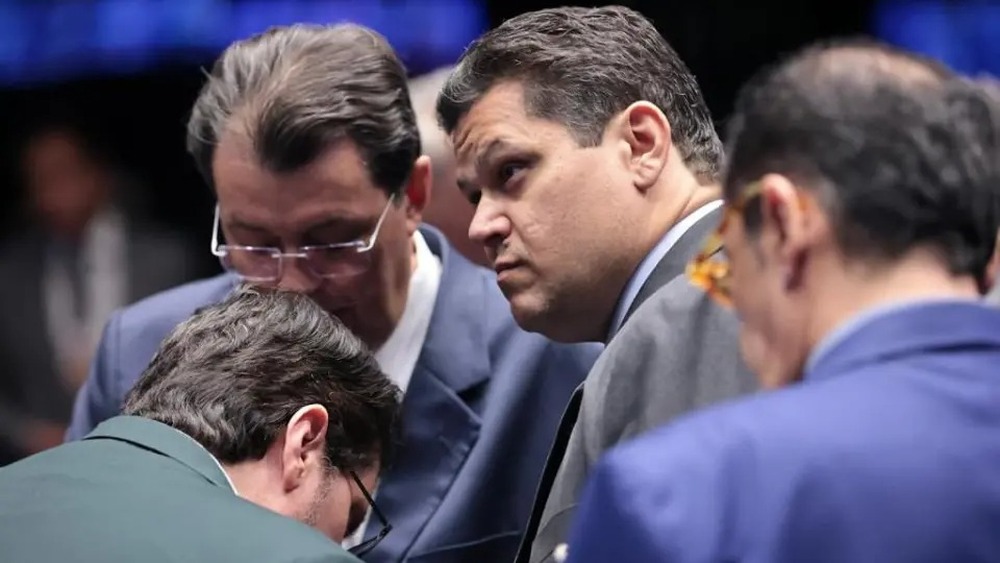 Davi Alcolumbre fecha portas, ameaça Eduardo Girão e sepulta ‘Pacote da Paz’