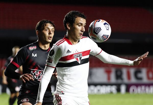 São Paulo vence mais uma vez e lidera grupo E na Libertadores 