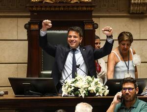 Presidente da Câmara Caiado autoriza gastos milionários com regalias enquanto Câmara do Rio investe meio bilhão em nova sede