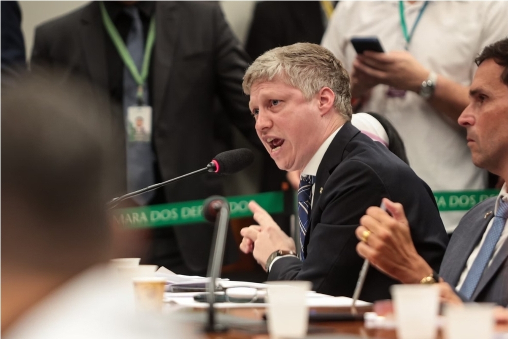 PT, PSB e Psol pedem a suspensão dos mandatos de cinco deputados que desrepeitaram Hugo Motta