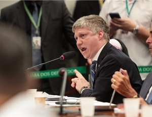 PT, PSB e Psol pedem a suspensão dos mandatos de cinco deputados que desrepeitaram Hugo Motta