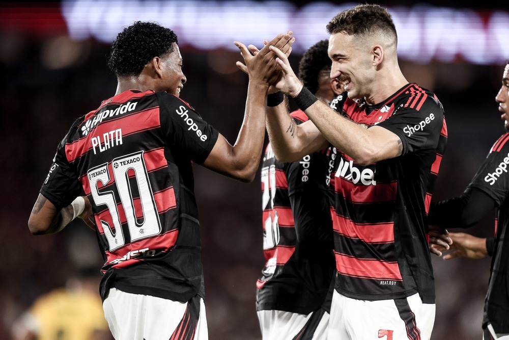 Campeão do primeiro turno: Flamengo vence e se mantém na ponta da tabela