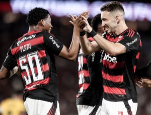 Campeão do primeiro turno: Flamengo vence e se mantém na ponta da tabela