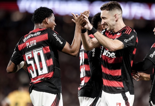 Campeão do primeiro turno: Flamengo vence e se mantém na ponta da tabela