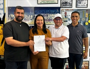 Prefeito Leonardo Vasconcellos empossa Erika Marra como secretária de Esporte e Lazer