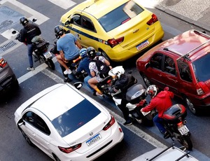 Mototáxi por aplicativos é tragédia anunciada, diz pesquisador do Ipea