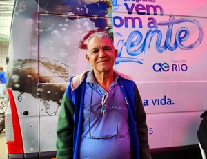 Sorrisos, água gelada e serviços sem sair do bairro