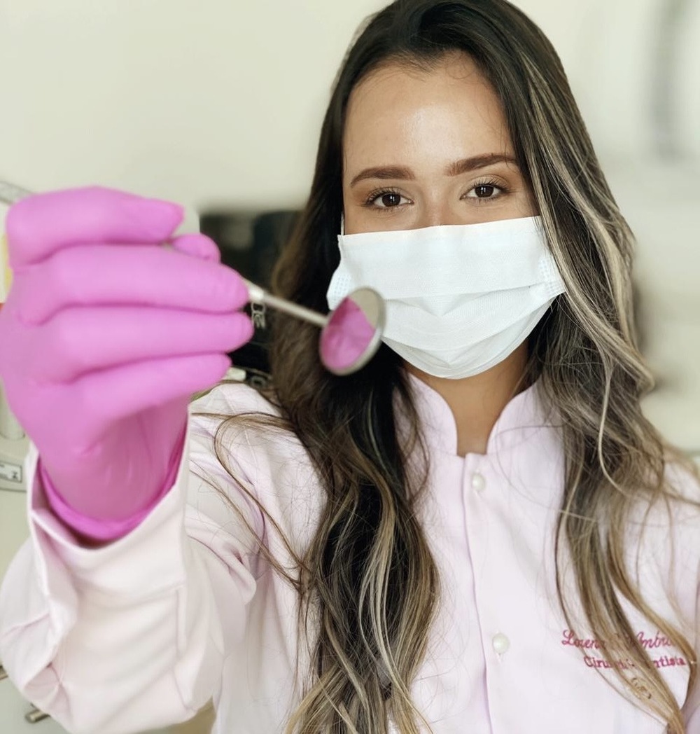 Dra. Lorena Ambrozino: excelência em odontologia com foco na estética e no bem-estar
