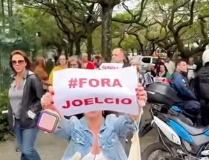 'Rebelião' no Península: moradores de condomínio de Castro e Crivella denunciam insegurança e pedem transparência