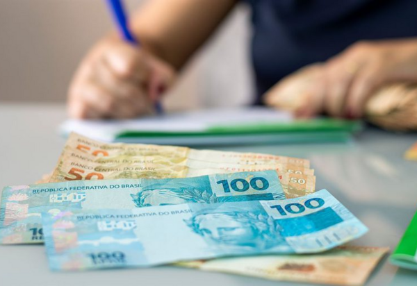 Pagamentos do Bolsa Família e Auxílio Gás começam nesta segunda-feira (18). Confira o calendário