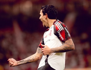 Pedro brilha e Flamengo consegue vitória fácil contra o Internacional