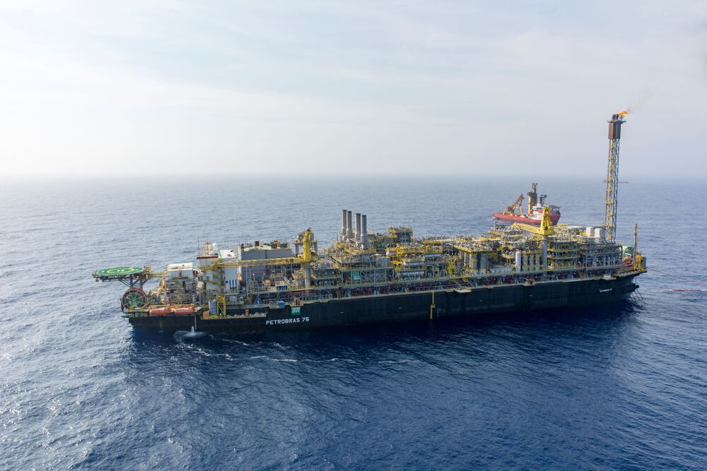 Campo de Búzios supera o patamar recorde de 900 mil barris de petróleo por dia