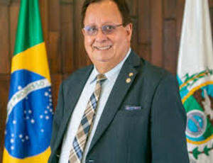Dionísio Lins busca apoio de governador e prefeito para incluir três agremiações tradicionais nos desfiles principais